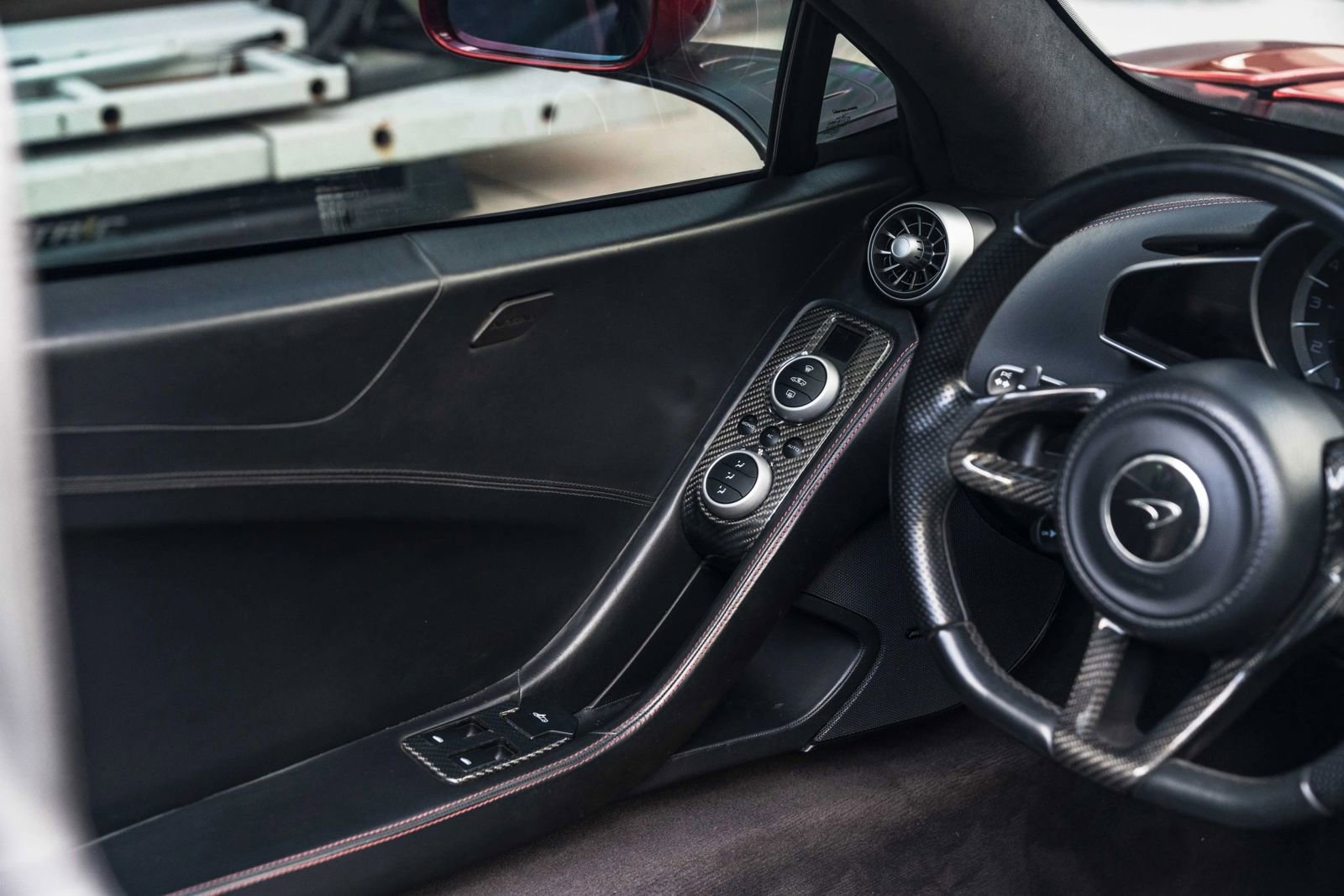 Used 2014 McLaren MP4-12C Spider RWD image 36