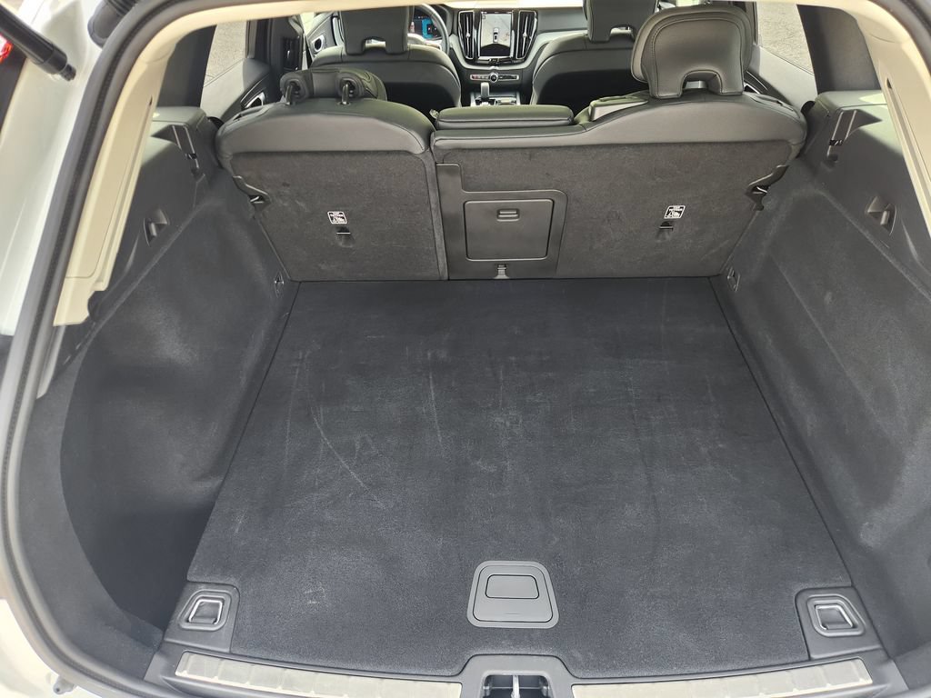 Certified 2025 Volvo XC60 B5 Plus AWD/4WD image 15
