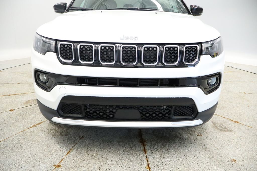 Used 2024 Jeep Compass Limited AWD/4WD image 12