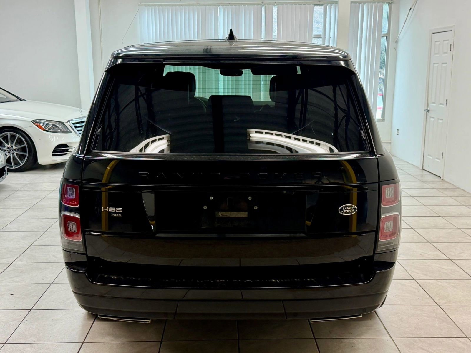 Used 2020 Land Rover Range Rover HSE image 8