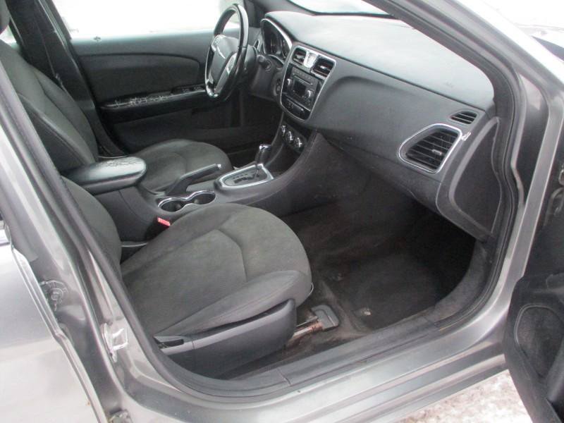 Used 2012 Chrysler 200 Touring FWD image 7