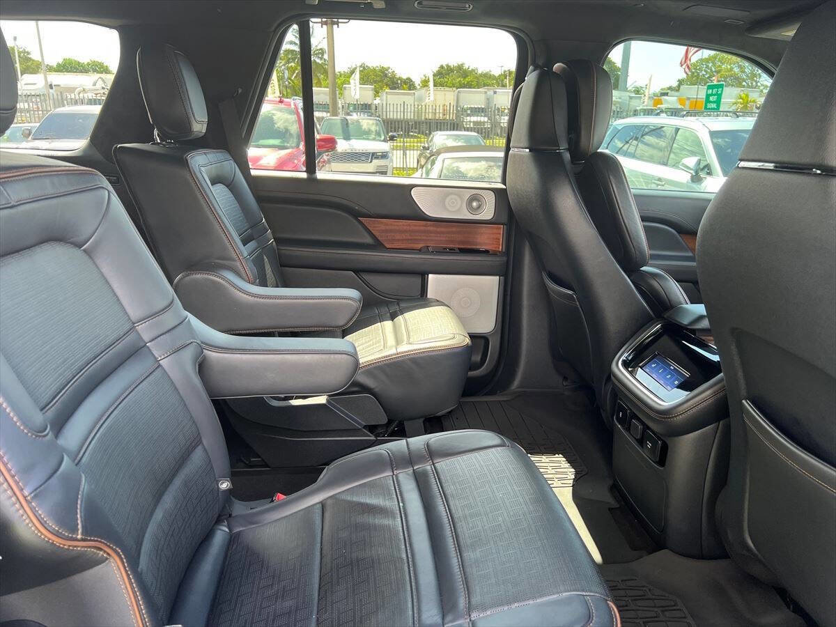Used 2022 Lincoln Navigator Black Label image 9
