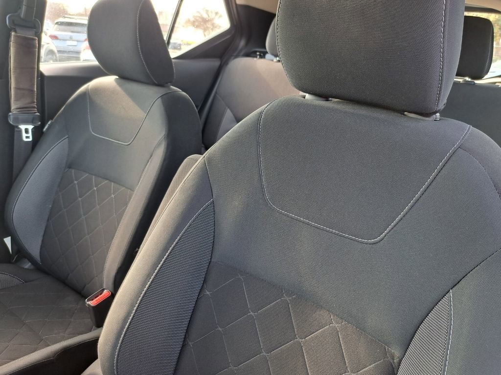 Used 2019 Nissan Kicks S image 18