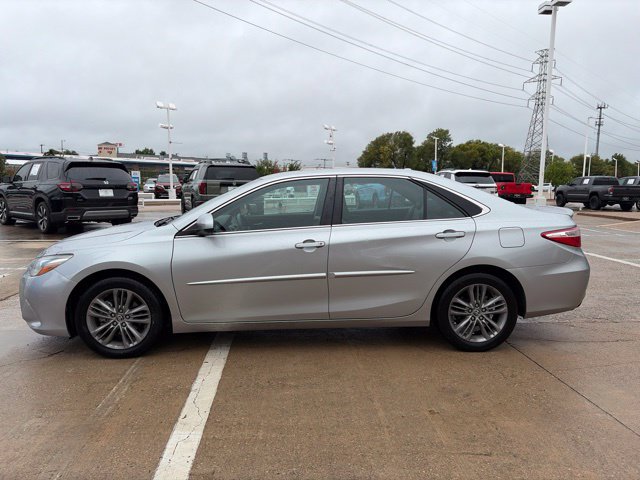 Used 2016 Toyota Camry SE FWD image 3