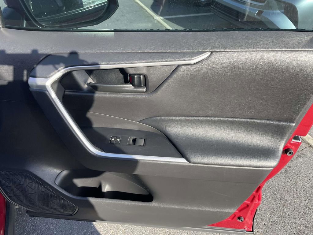 Used 2022 Toyota RAV4 LE image 42