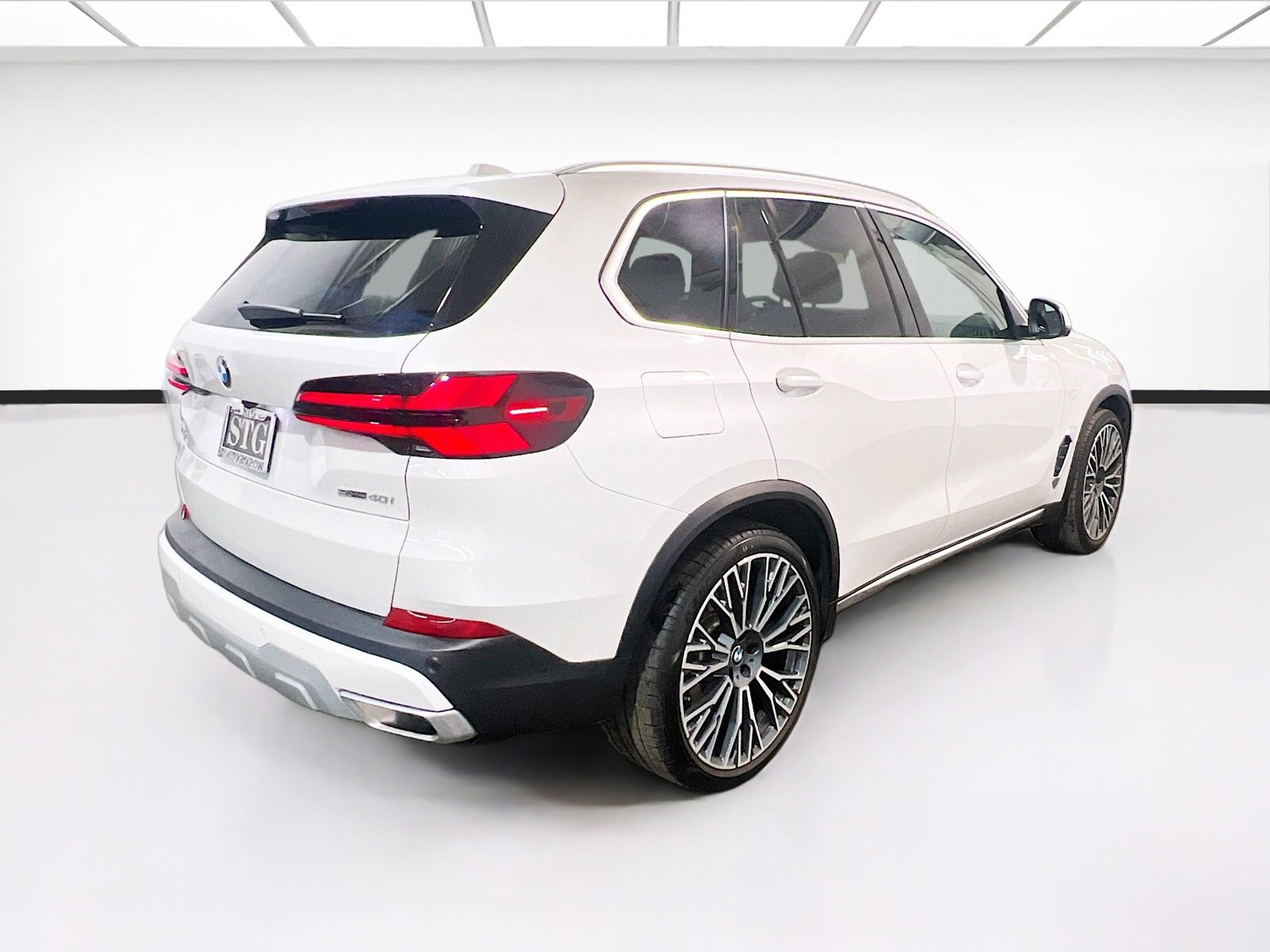 Used 2024 BMW X5 sDrive40i w/ Premium Package RWD image 4