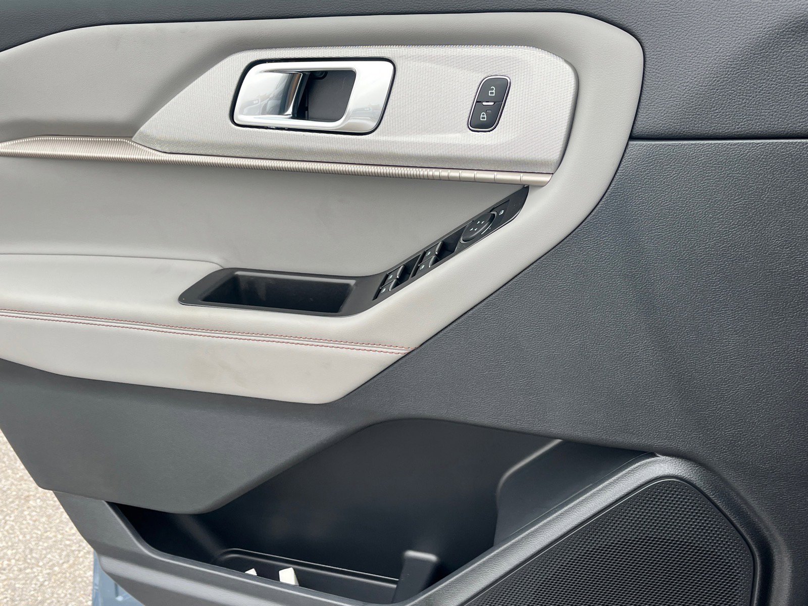 New 2026 Ford Explorer Active w/ Active Comfort Package image 16