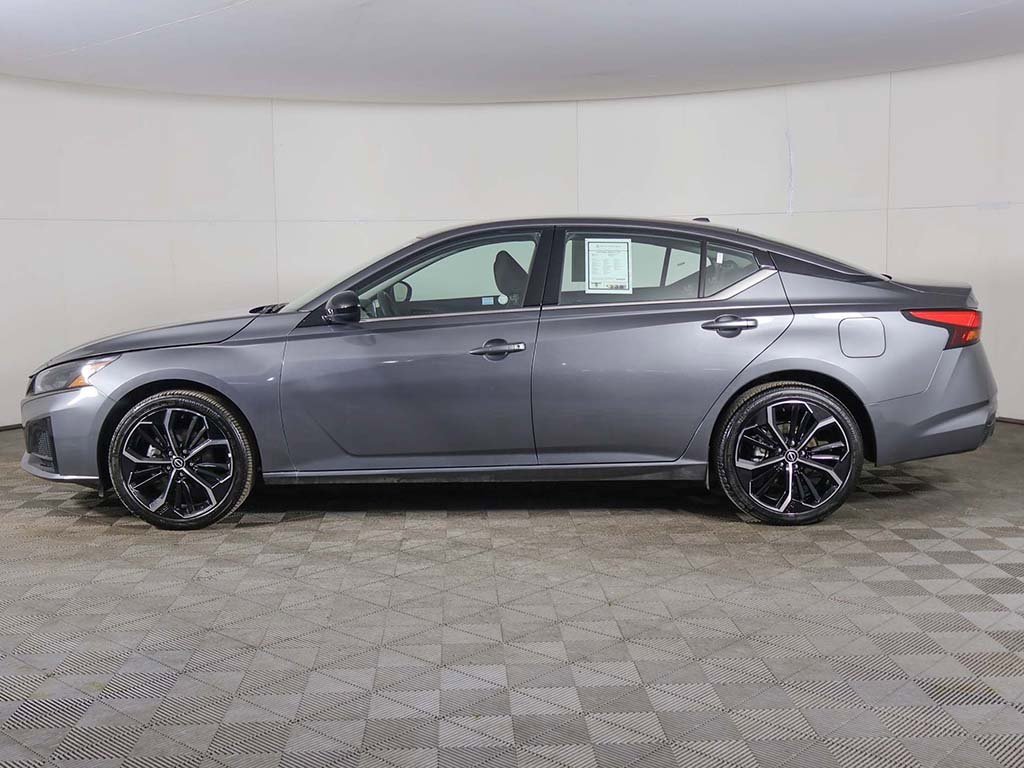 Used 2025 Nissan Altima 2.5 SR image 15