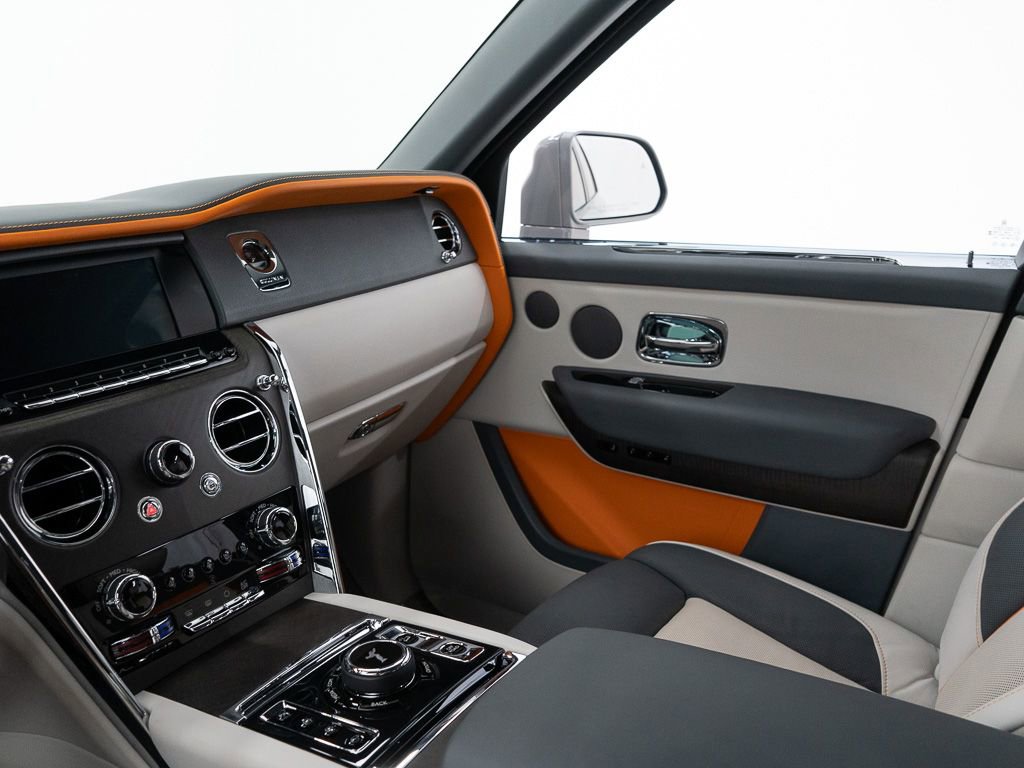Certified 2023 Rolls-Royce Cullinan w/ Dark Exterior Package AWD/4WD image 35