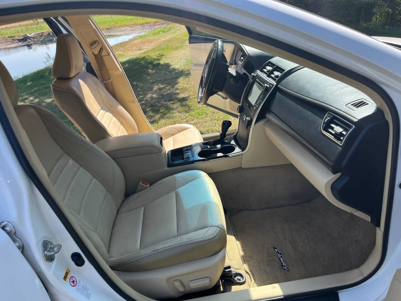 Used 2017 Toyota Camry XLE w/ Moonroof Package image 5