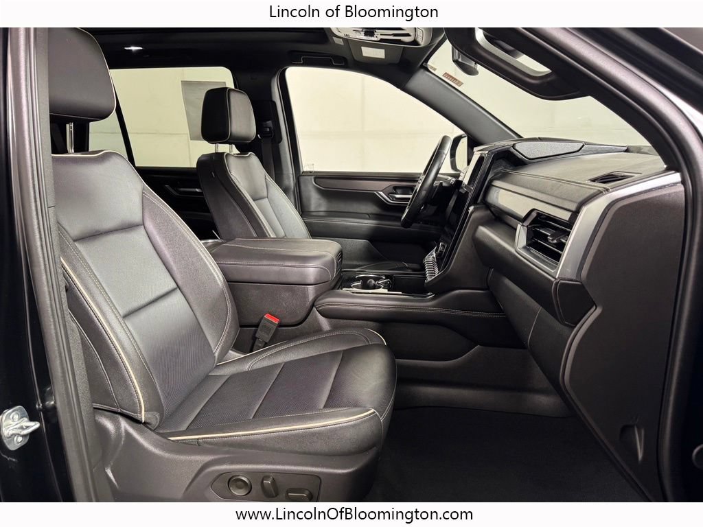Used 2025 GMC Yukon Elevation AWD/4WD image 11