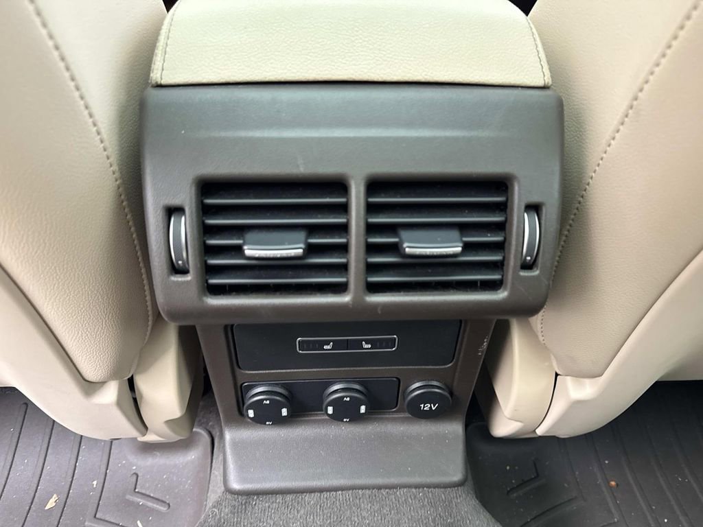 Used 2018 Jaguar F-PACE Prestige image 15