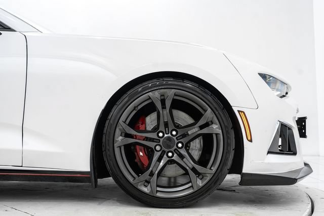 Used 2017 Chevrolet Camaro SS RWD image 17