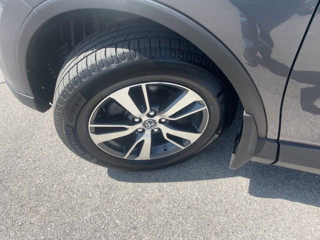 Used 2018 Toyota RAV4 XLE AWD/4WD image 14