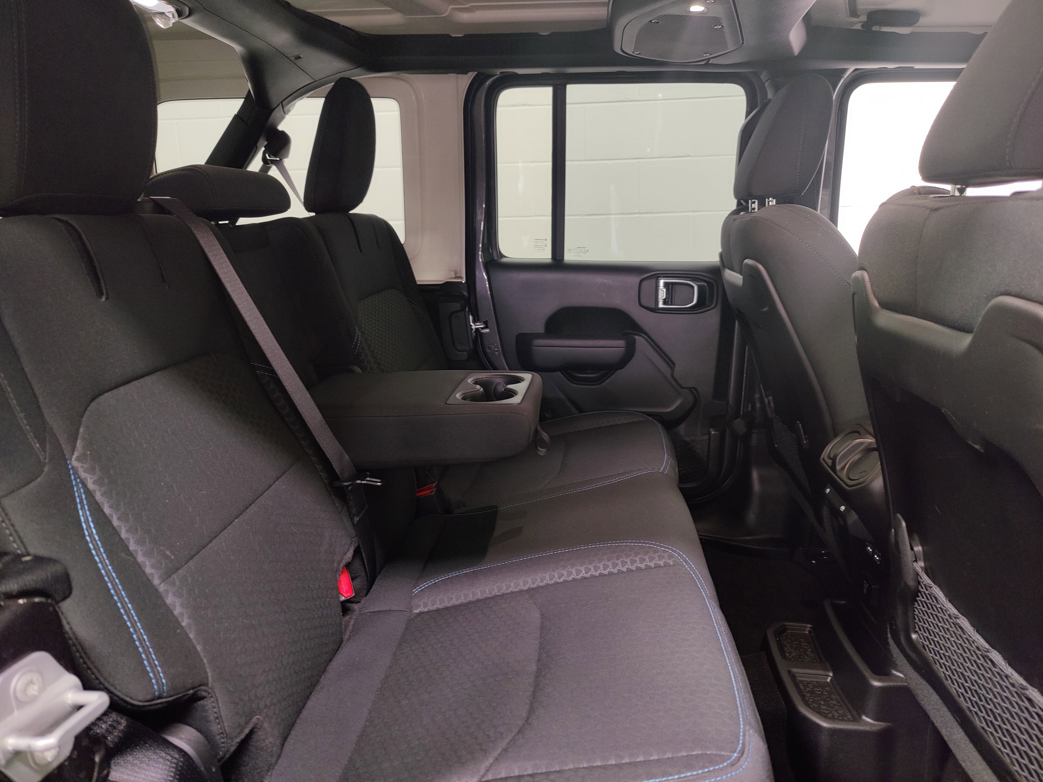 Used 2025 Jeep Wrangler Unlimited Rubicon 4xe w/ Convenience Group image 15