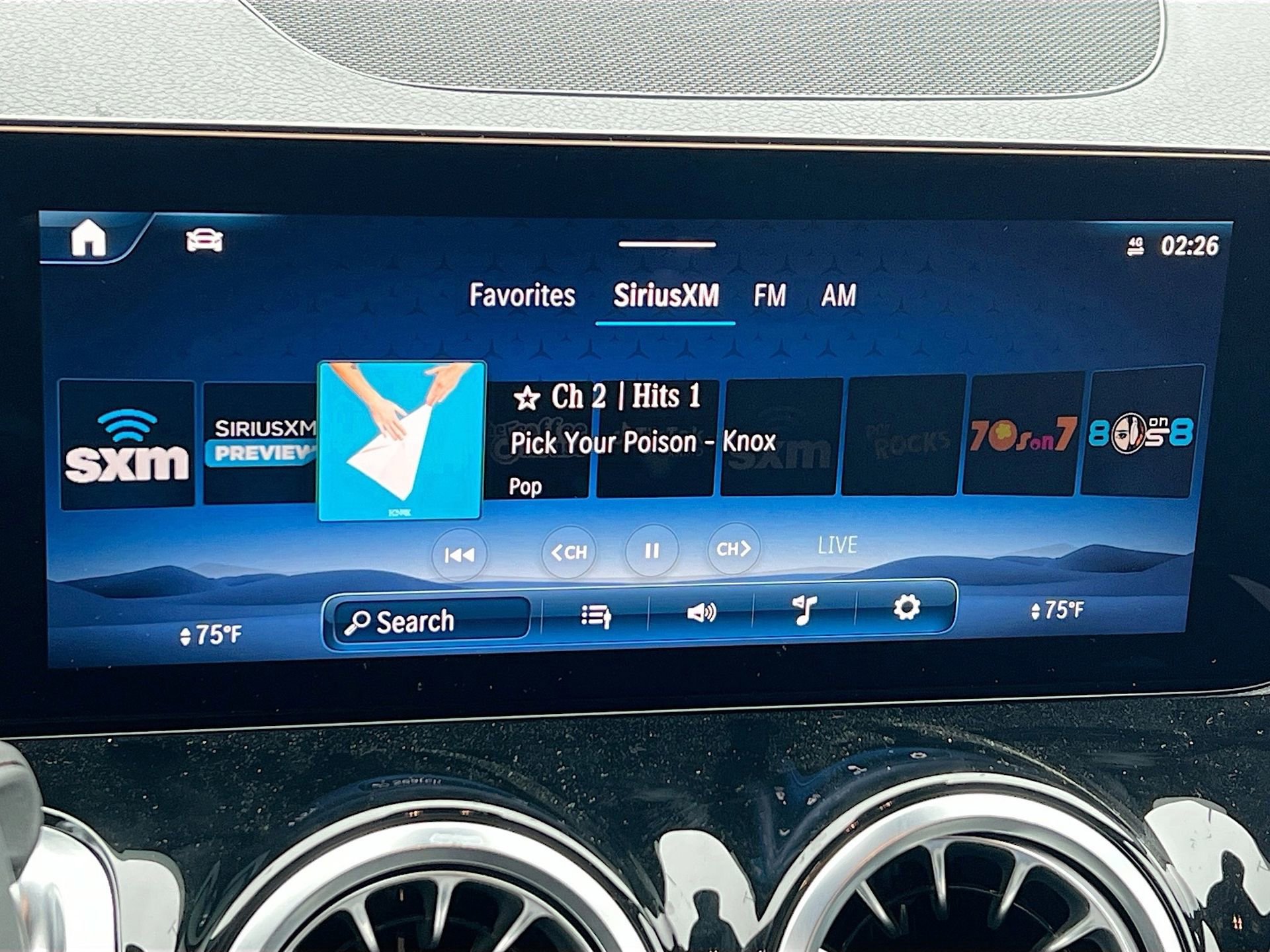 Used 2025 Mercedes-Benz GLB 250 4MATIC w/ Winter Package image 11