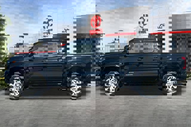Used 2025 Toyota Tacoma SR5 image 8