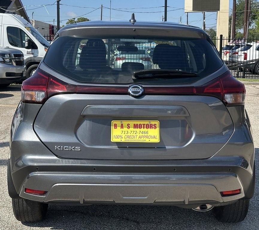 Used 2023 Nissan Kicks S FWD image 2