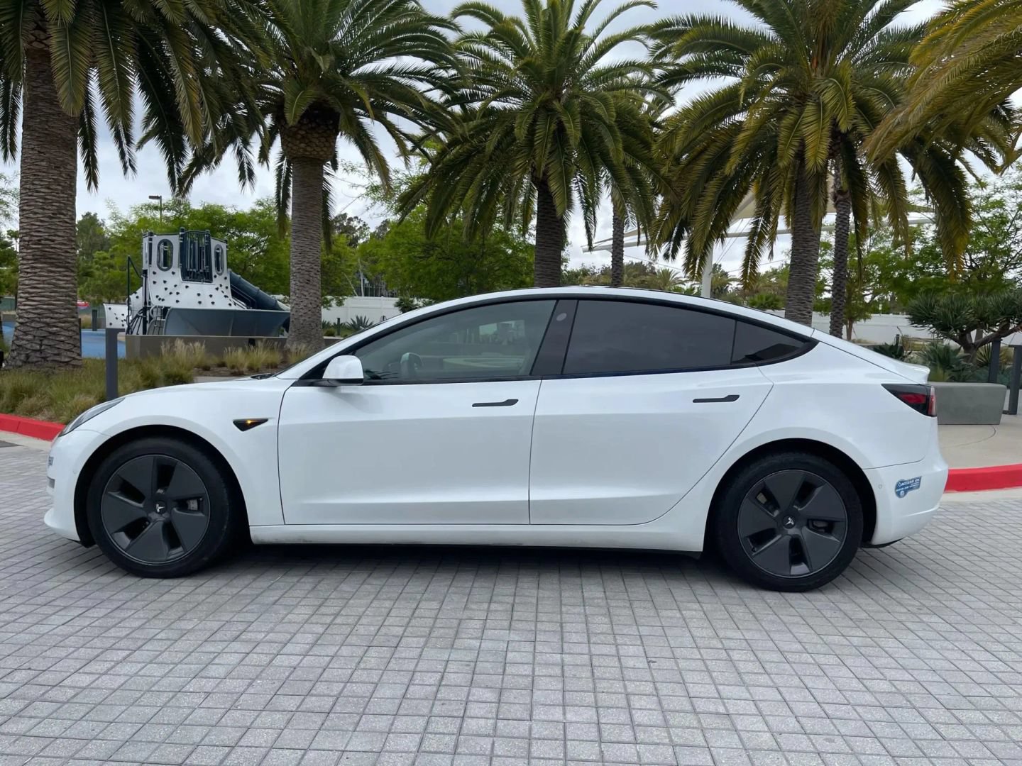 Used 2023 Tesla Model 3 Standard Range RWD image 5