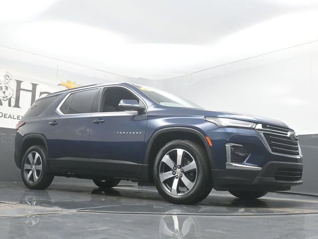 Used 2023 Chevrolet Traverse LT w/ LT Premium Package image 2