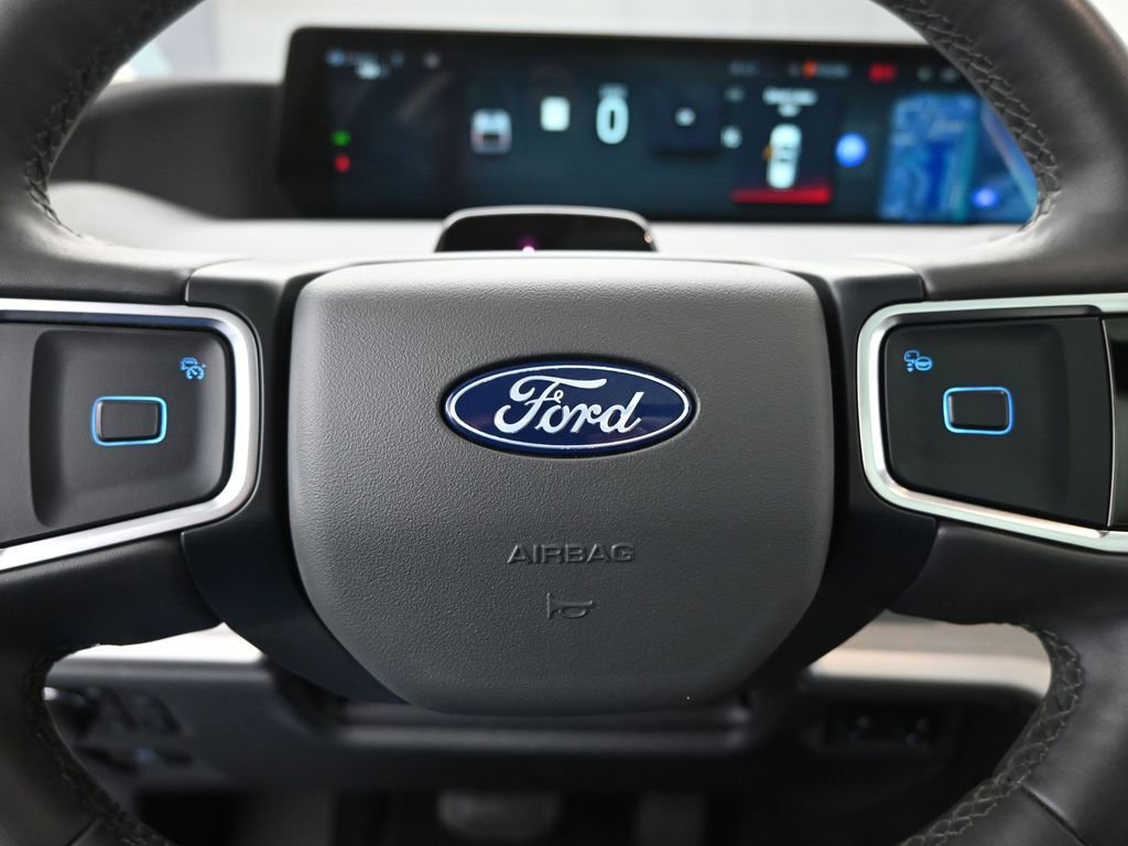 Used 2025 Ford Expedition Active image 13