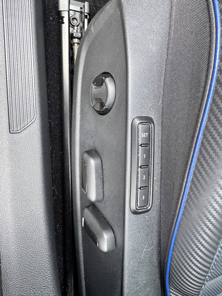 Used 2023 Volkswagen Golf R AWD/4WD image 18