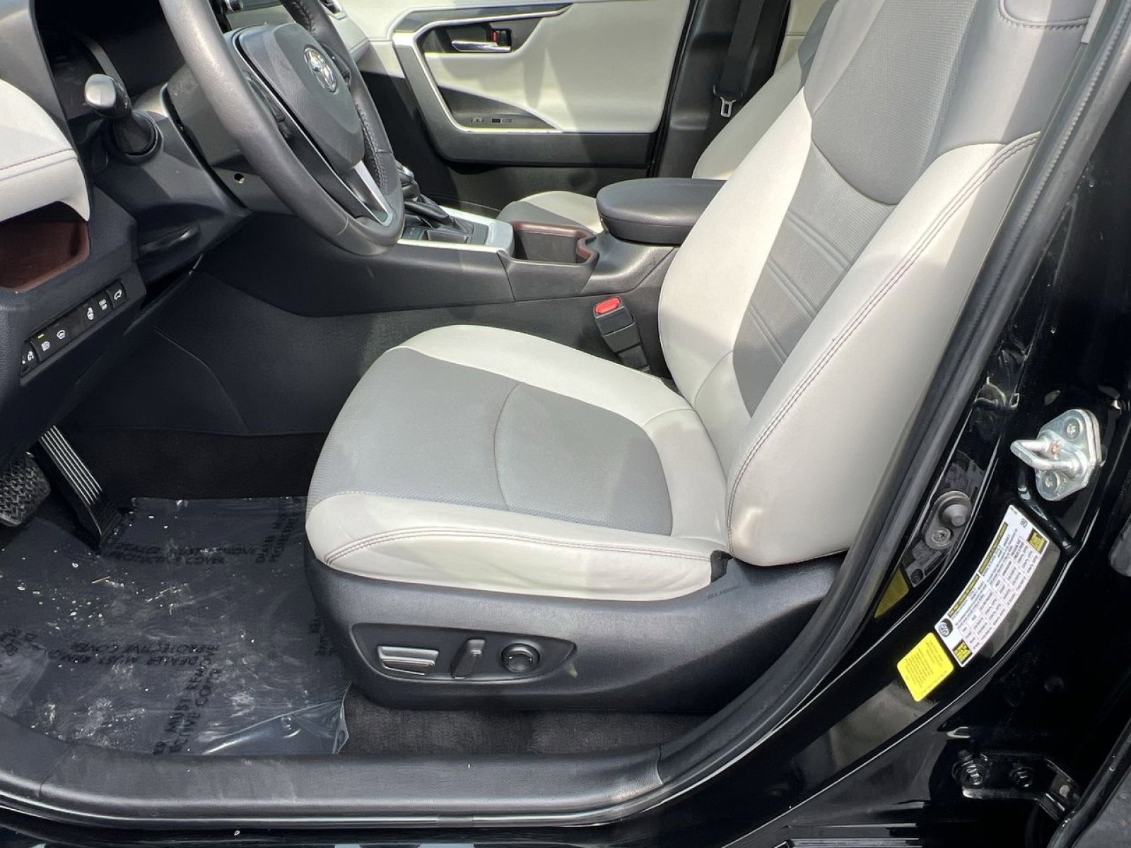 Used 2023 Toyota RAV4 Limited w/ Limited Grade Weather Package image 10