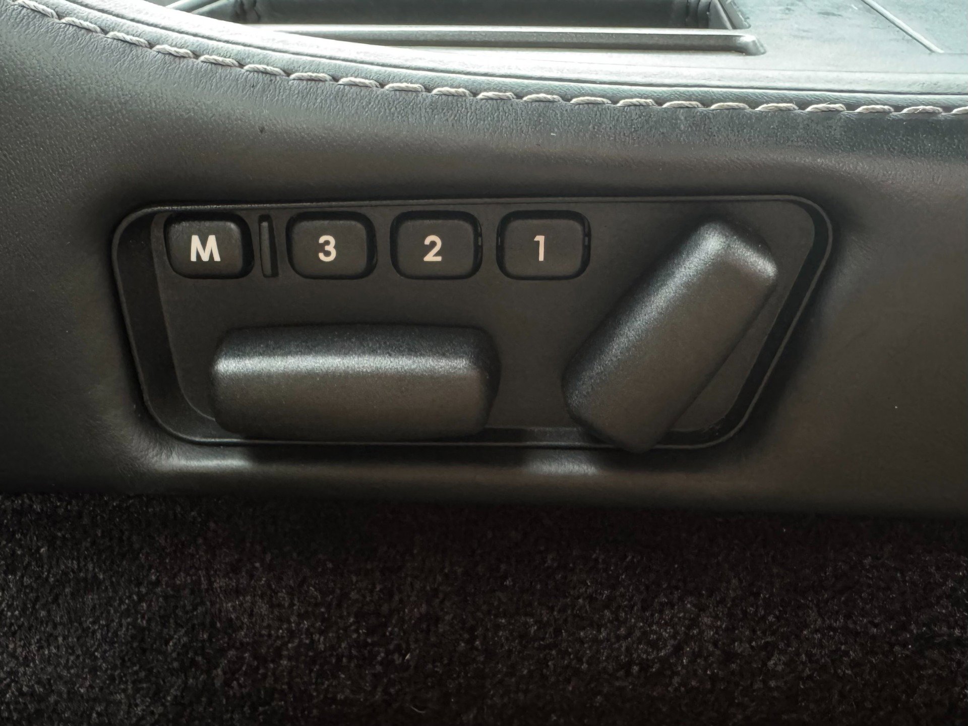 Used 2015 Aston Martin V8 Vantage GT image 44