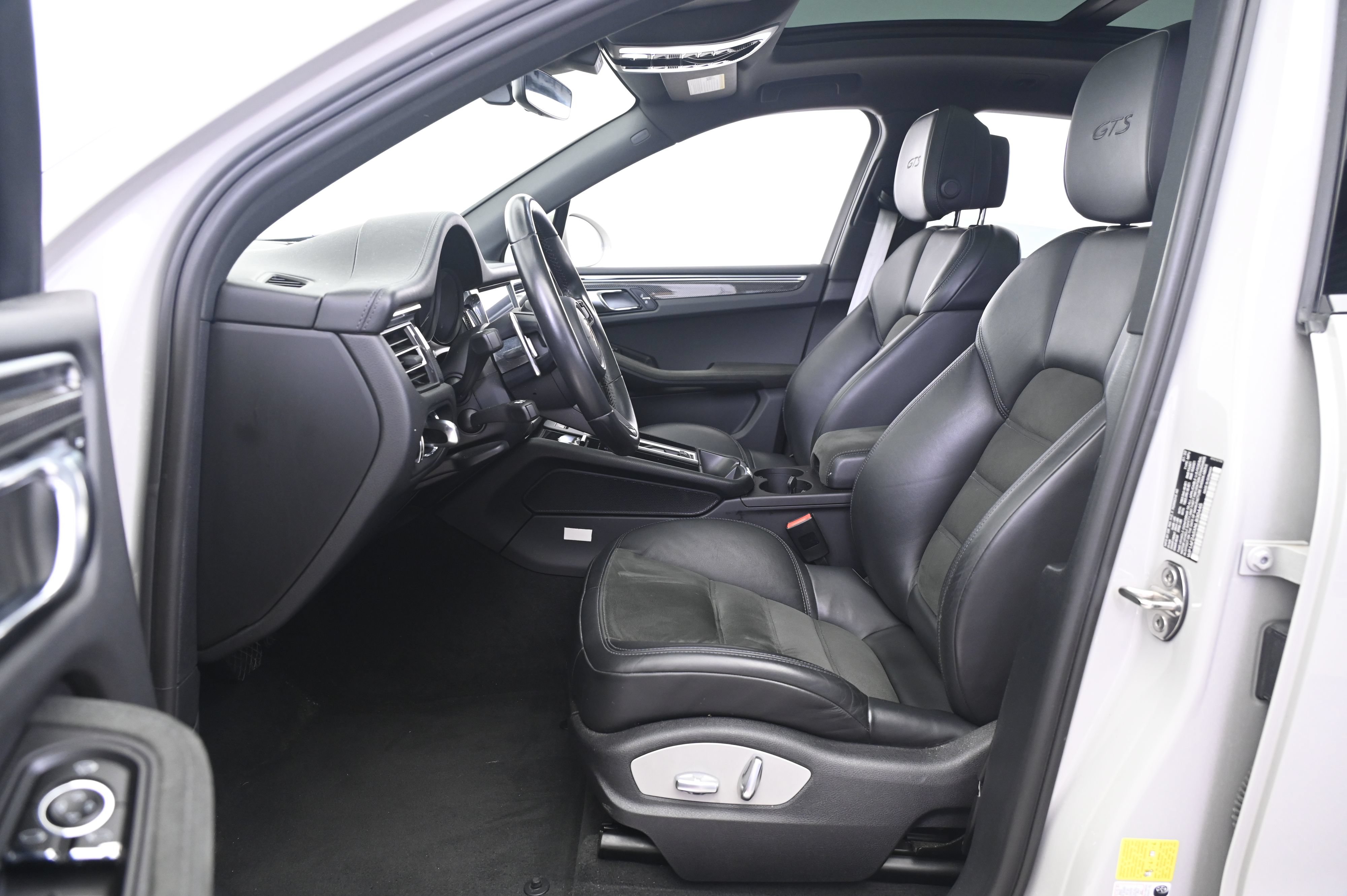 Certified 2022 Porsche Macan GTS AWD/4WD image 29