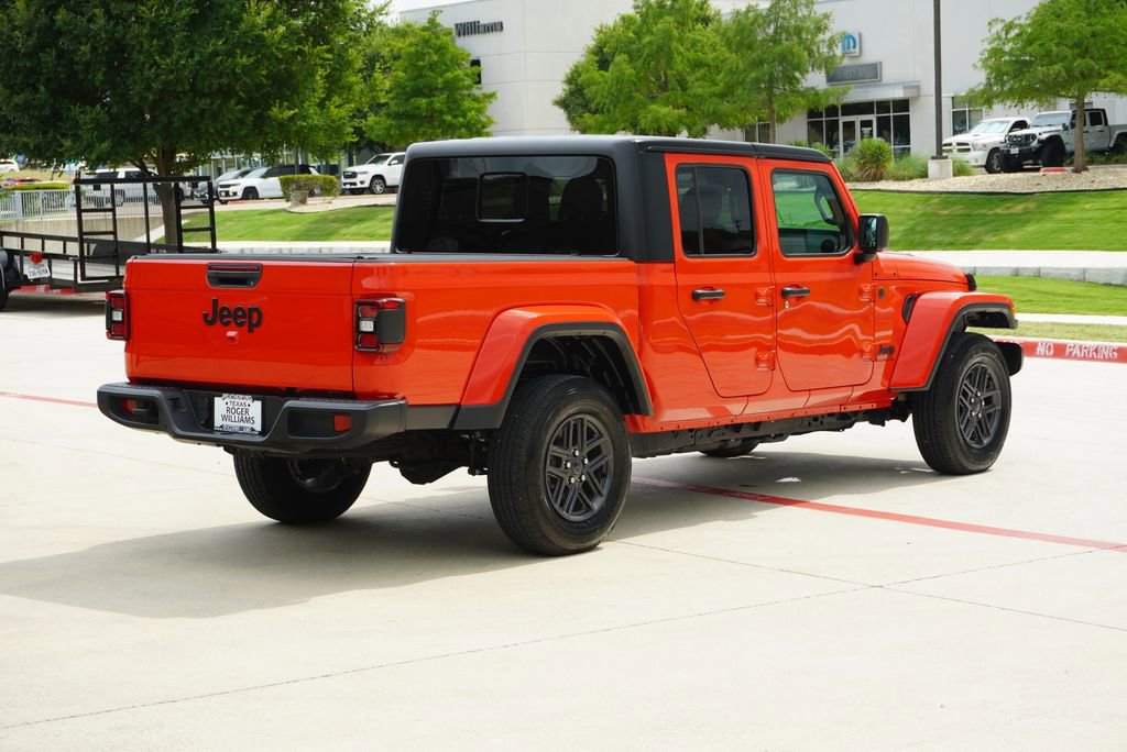 Used 2025 Jeep Gladiator Sport AWD/4WD image 5