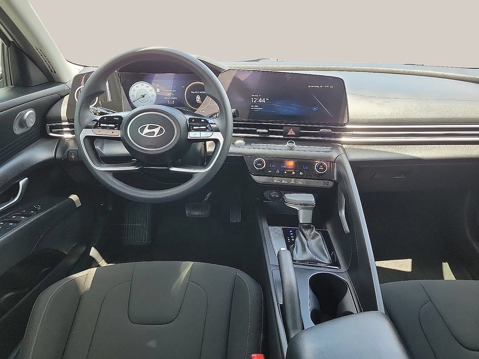 Used 2024 Hyundai Elantra SEL FWD image 10