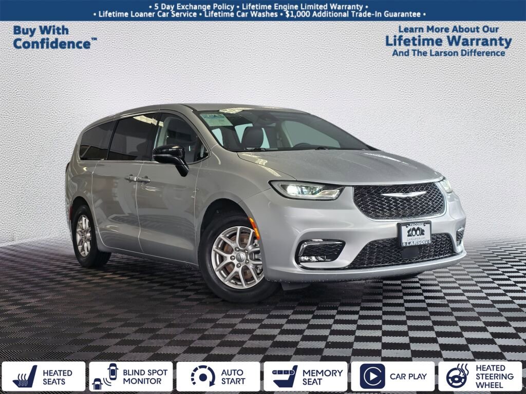 Used 2024 Chrysler Pacifica Touring-L image 1