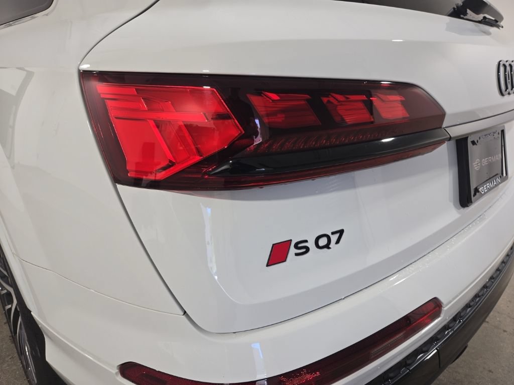 Used 2025 Audi SQ7 Prestige AWD/4WD image 2