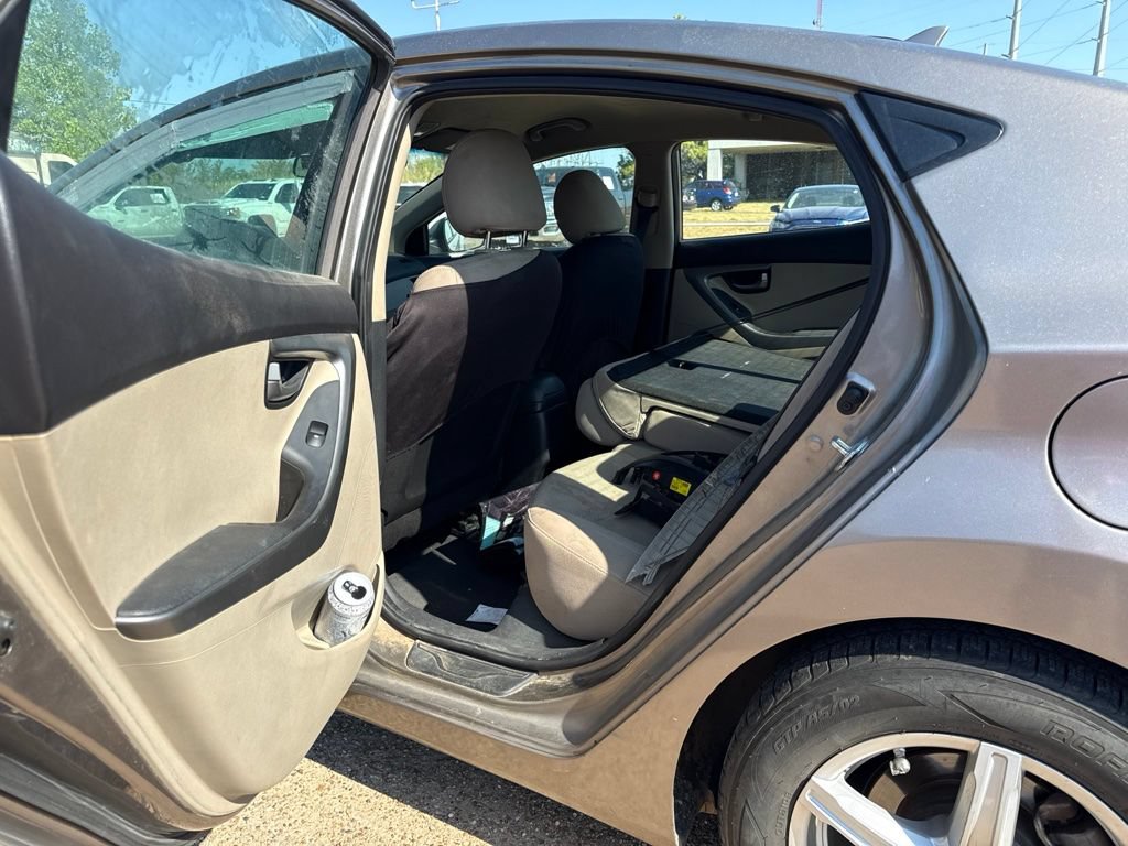 Used 2015 Hyundai Elantra SE FWD image 8