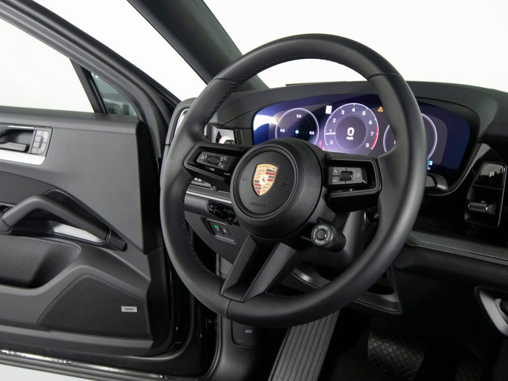 Certified 2025 Porsche Cayenne Coupe image 32
