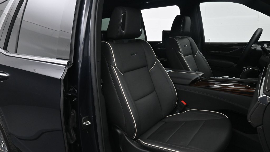 Certified 2023 Cadillac Escalade Premium Luxury RWD image 11