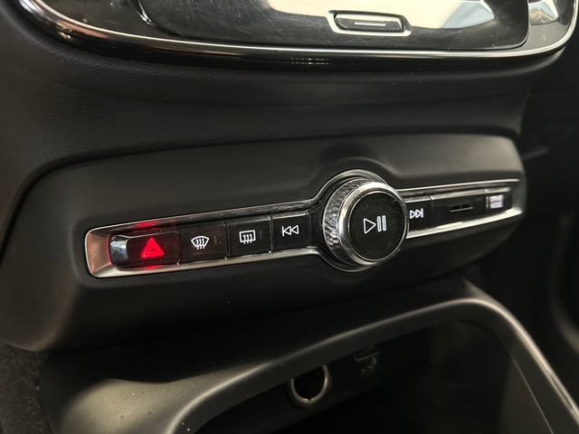 Used 2020 Volvo XC40 T5 Momentum AWD/4WD image 24