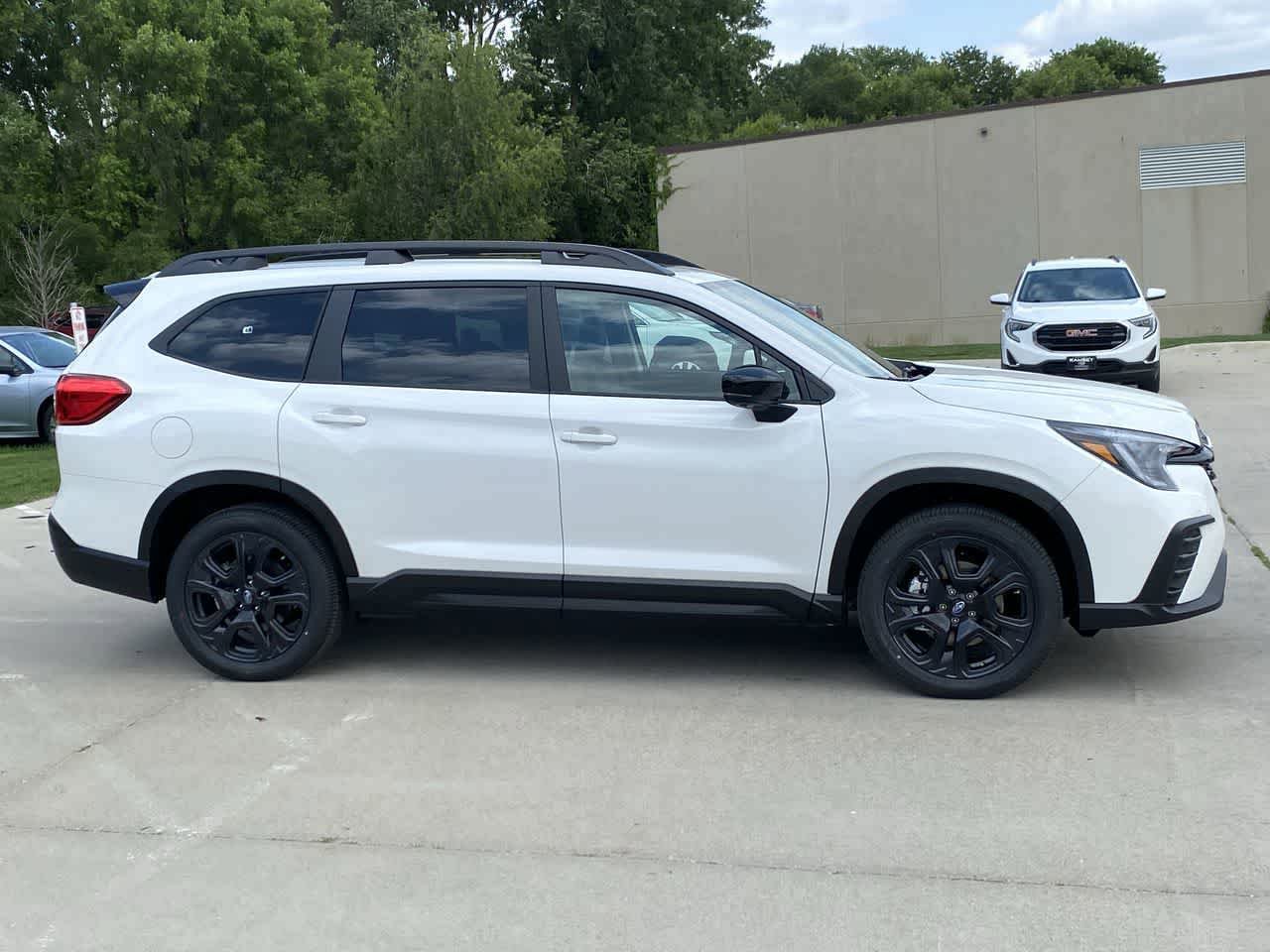 Used 2025 Subaru Ascent Bronze Edition image 7