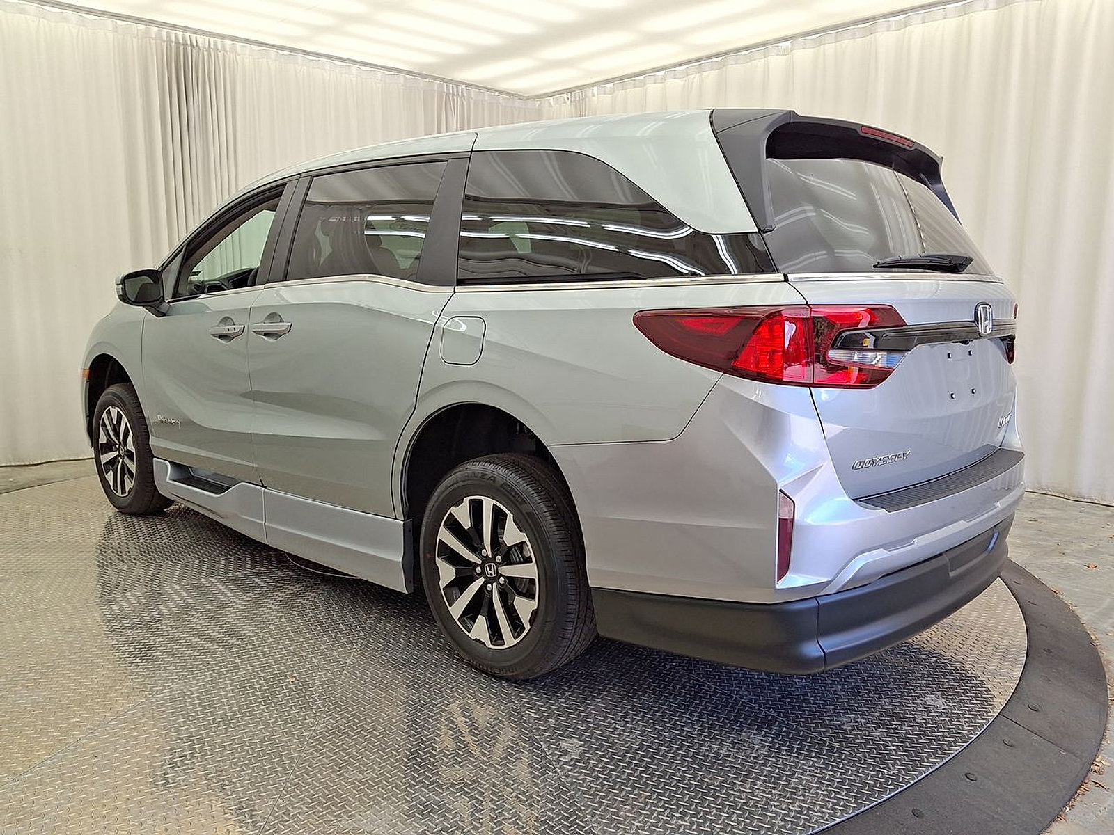 Used 2025 Honda Odyssey EX-L image 25