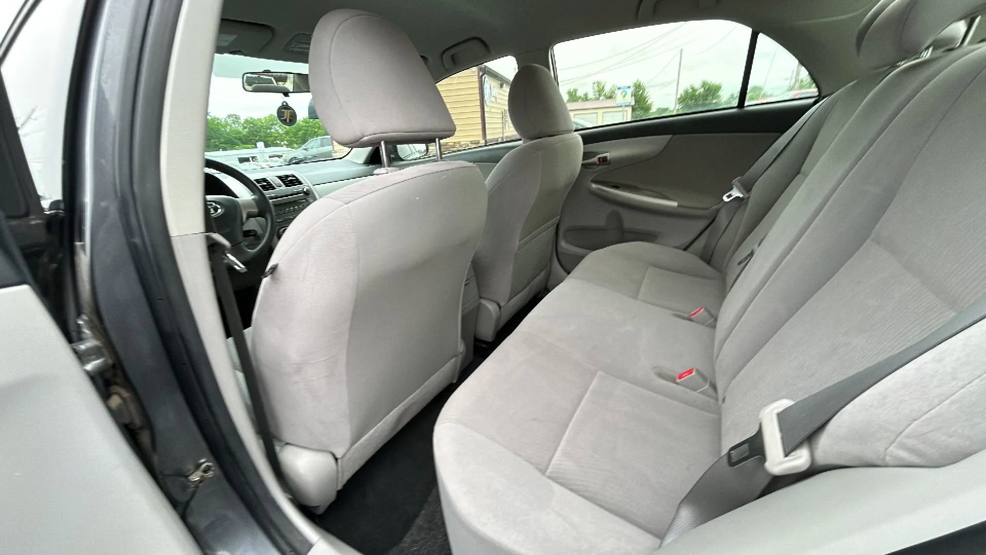 Used 2011 Toyota Corolla LE FWD image 13