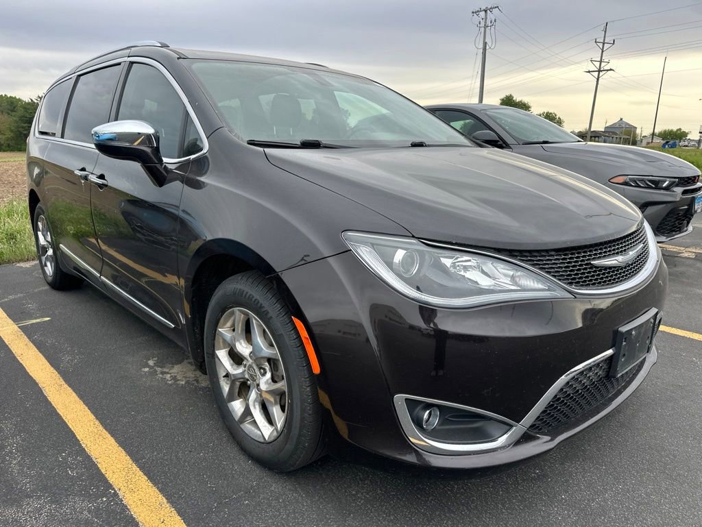 Used 2017 Chrysler Pacifica Limited w/ UConnect Theater Package FWD image 2
