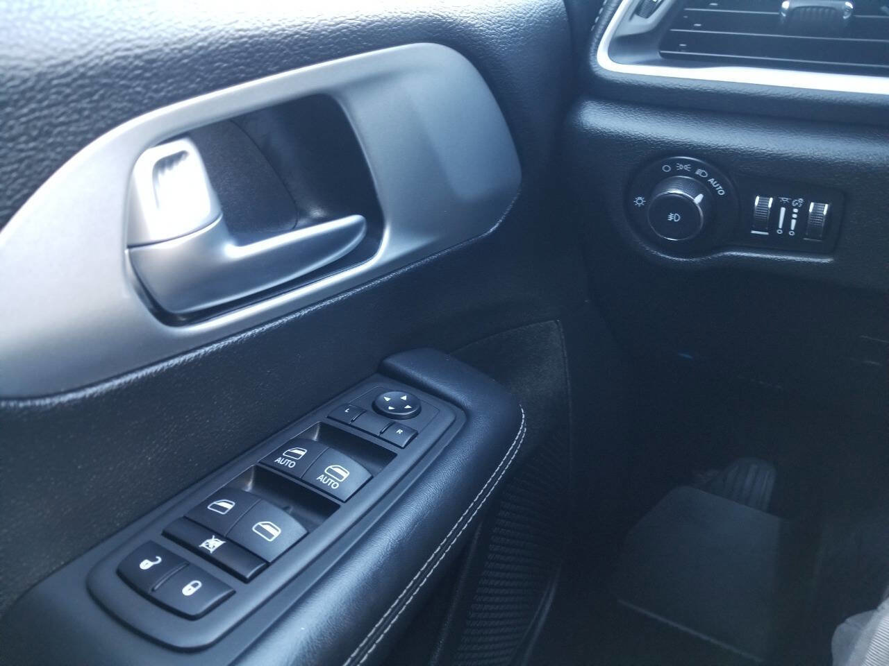 Certified 2023 Chrysler Pacifica Touring image 38