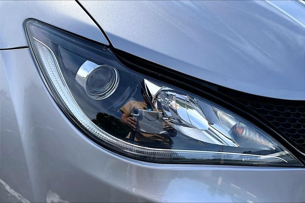 Used 2020 Chrysler Pacifica Limited w/ Advanced Safetytec Group FWD image 30
