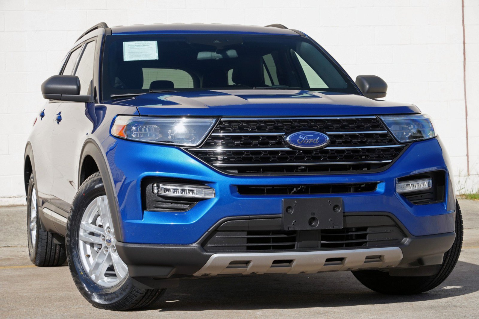 Used 2020 Ford Explorer XLT w/ Equipment Group 202A RWD image 2