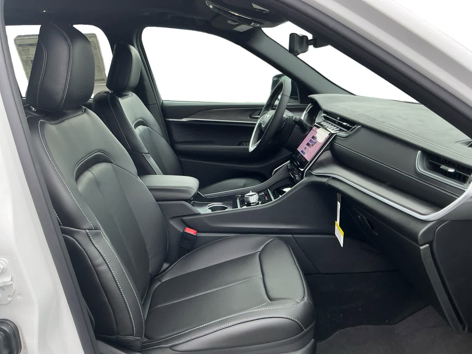 New 2025 Jeep Grand Cherokee Limited w/ Luxury Tech Group II image 16