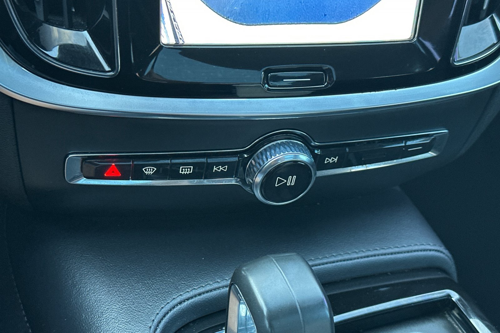 Certified 2025 Volvo S60 T8 Plus w/ Climate Package AWD/4WD image 25