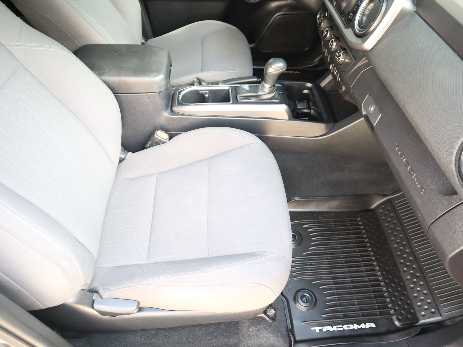 Used 2019 Toyota Tacoma TRD Off-Road w/ Technology Package AWD/4WD image 49