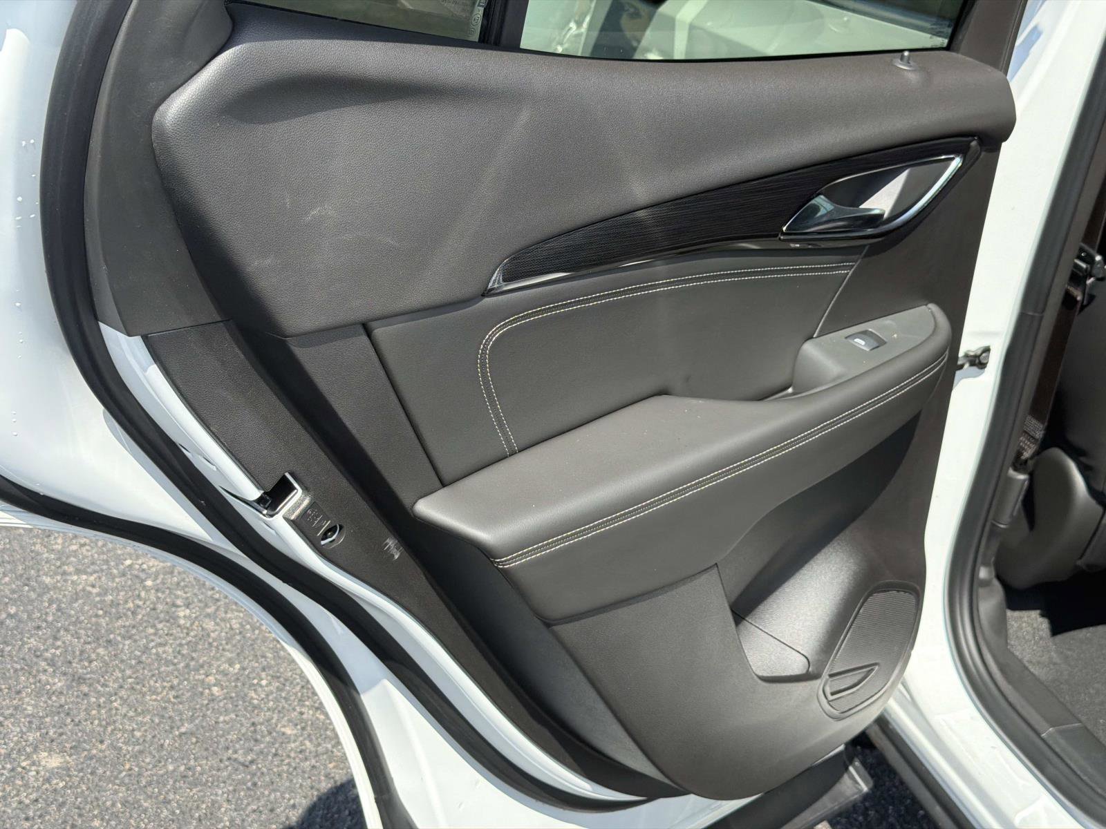 Used 2023 Buick Envision Essence image 11