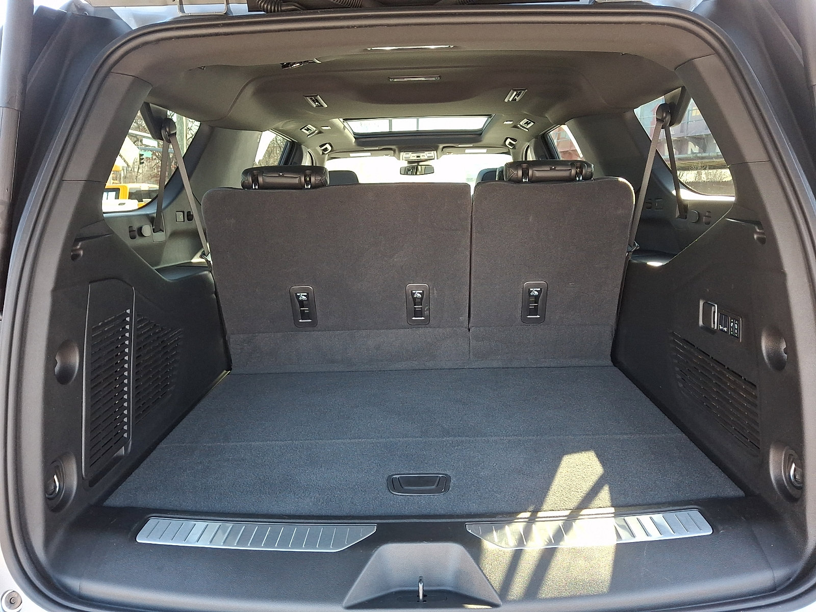 Used 2025 GMC Yukon XL Denali w/ Sun & Power Step Package image 29