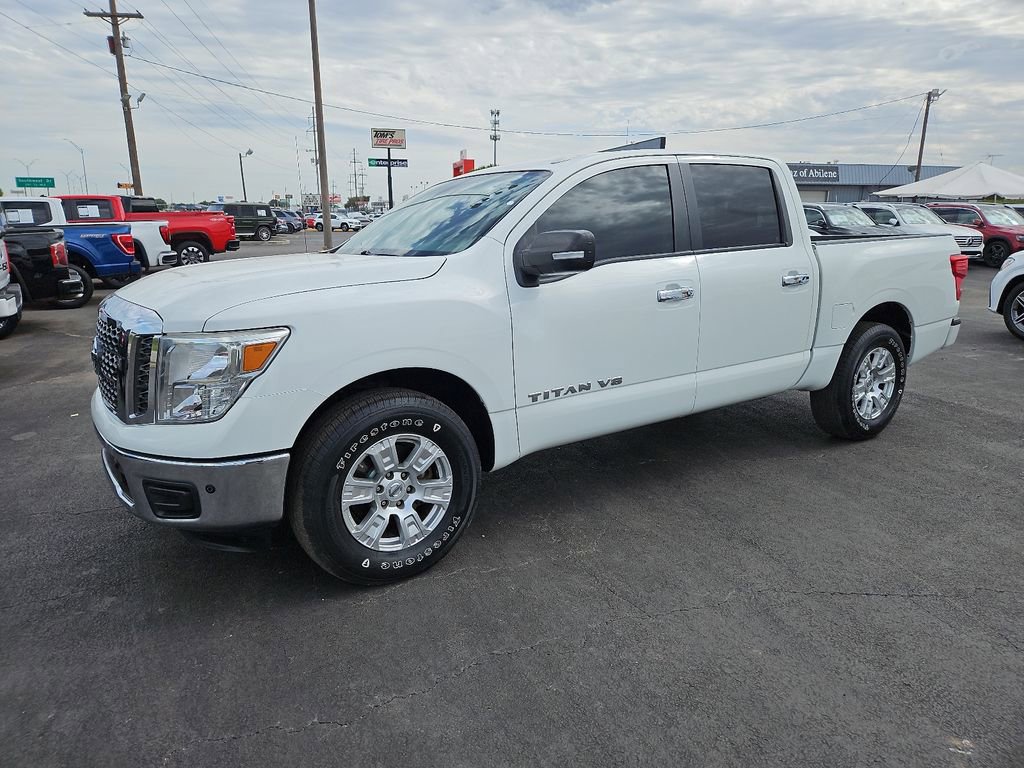 Used 2018 Nissan Titan SV w/ SV Convenience Package RWD image 2